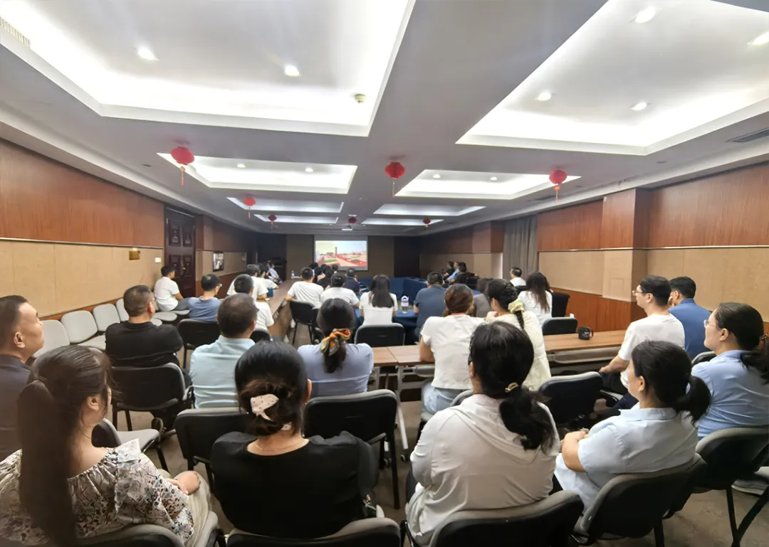 中瑞集团组织观看纪念抗战胜利80周年阅兵直播